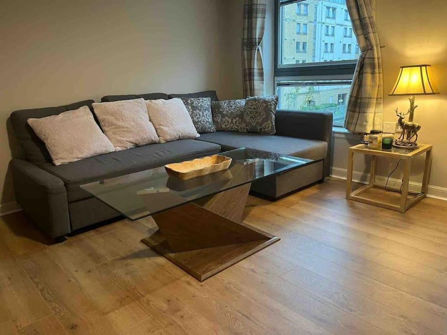 Modern Edinburgh Apartment 2 Bedrooms & Two Bathrooms מראה חיצוני תמונה